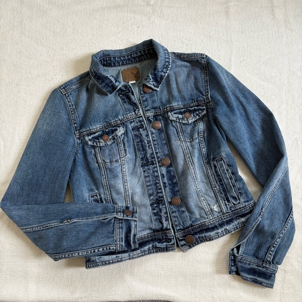 American Eagle Cropped Denim Jacket, Women’s Small, Distressed Blue Jean Trucker